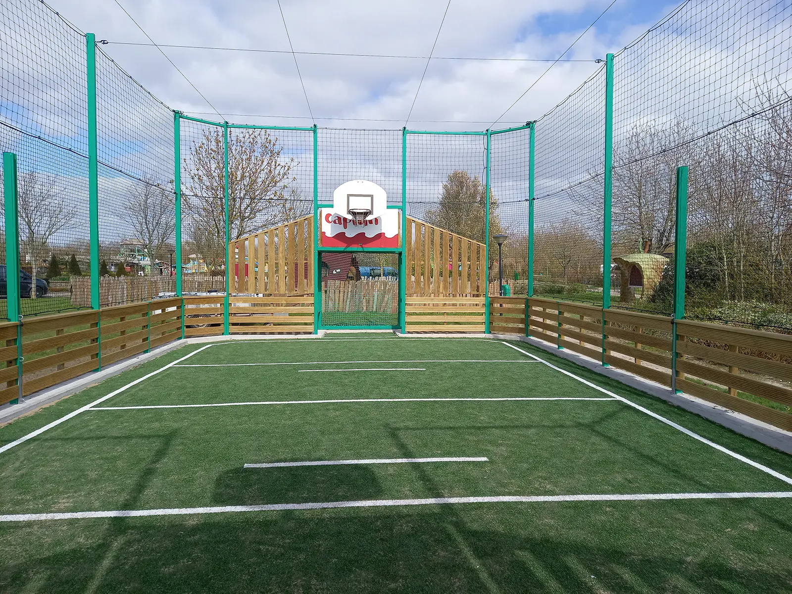 sportveld basketball voetbal